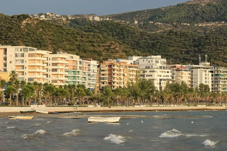 Bulevardi Bregdetar (Lungomare)